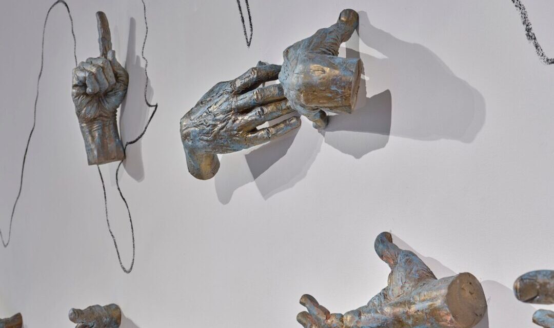 Scultura, a Palazzo Merulana “Nelle tue mani”, l’emozionate personale di Matteo Pugliese