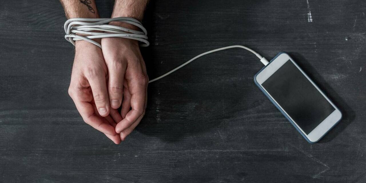 “Riflessi Virtuali”:  per comprendere e prevenire le nuove dipendenze digitali