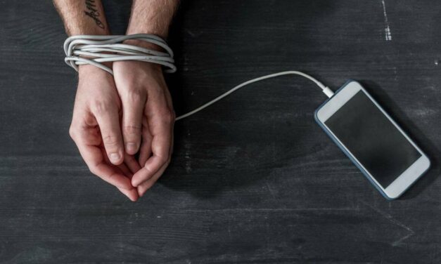 “Riflessi Virtuali”:  per comprendere e prevenire le nuove dipendenze digitali